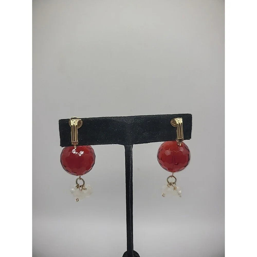 Vintage Earrings Clip On Drop Dangle Red‎ Bead White Beads Jewelry Costume